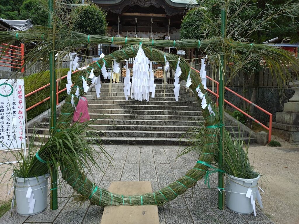 足立山 妙見神社にて 茅の輪くぐり：夏越しの大祓